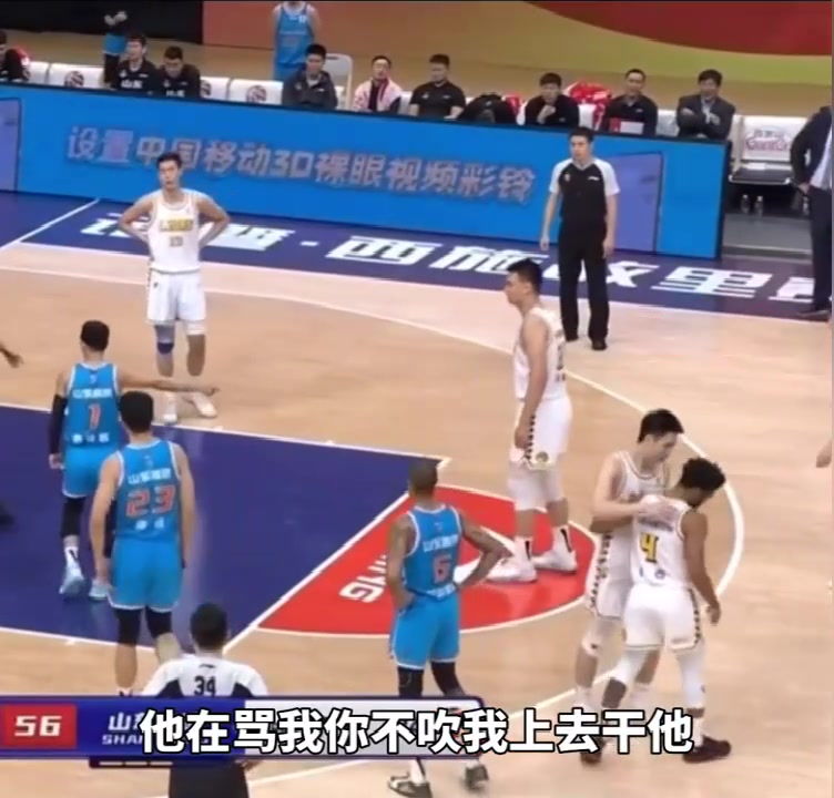 被庫克罵毛了？高詩巖對裁判說：他再罵我你不吹，我就上去干他?。ǜ咴妿r對新疆）
