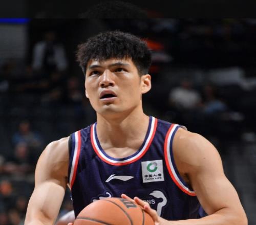 CBA狀元閃耀NBA季前賽！陳國豪連兩場上雙戰快船末節11分爆發